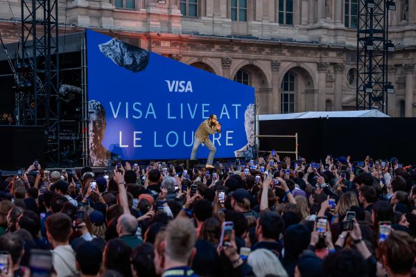 Visa at the Louvre